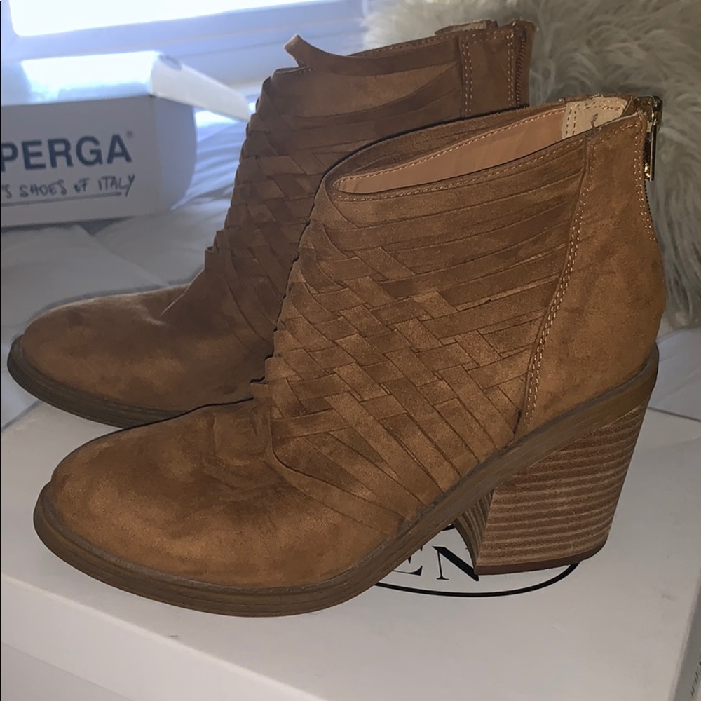 Size 6 Steve Madden booties